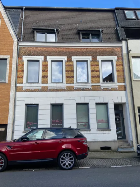 Bild von Expose Grabenstraße , Seite 1 - Haus kaufen in Mülheim an der Ruhr - Renditeobjekt mit ca. 6,64% Bruttorendite! - drei Wohneinheiten - teilweise als WG vermietet