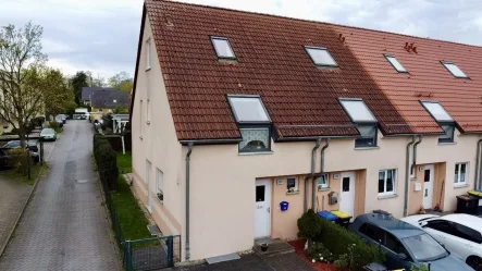 Hausansicht 1 - Haus kaufen in Französisch Buchholz / Berlin (B) - Modernes Reihenendhaus mit idyllischem Garten und voll ausgebautem Keller