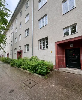 Hausansicht - Wohnung kaufen in Berlin - Gemütliche Altbauwohnung mit idealer Raumaufteilung in begehrter Lage