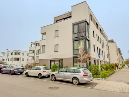 Hausansicht - Büro/Praxis kaufen in Remseck am Neckar - Pattonville's verwandlungsfähiges Gewerbeobjekt mit Wohnpotenzial – Moderner Komfort in bester Lage!