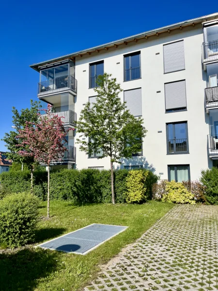 Ansicht Rückseite - Wohnung kaufen in Landsberg am Lech - ***Moderne, neuwertige Gartenwohnung mit Wintergarten und top Einbauküche***