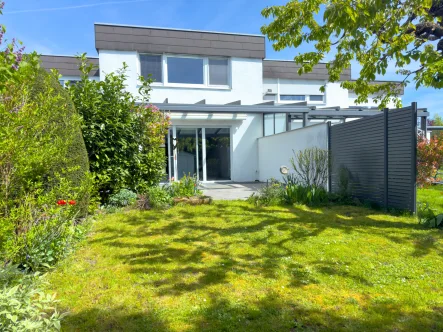 Aussenansicht hinten - Haus kaufen in Ammerbuch - Ruhiges Reihenmittelhaus mit Einliegerwohnung im Grünen | Garten & Garage inklusive!