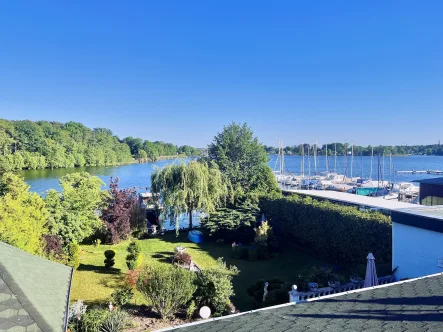 Blick - Haus kaufen in Rauchfangswerder / Berlin - Idyllisches Grundstück am Wasser: Naturnahes Wohnen mit direktem Zugang zum Ufer