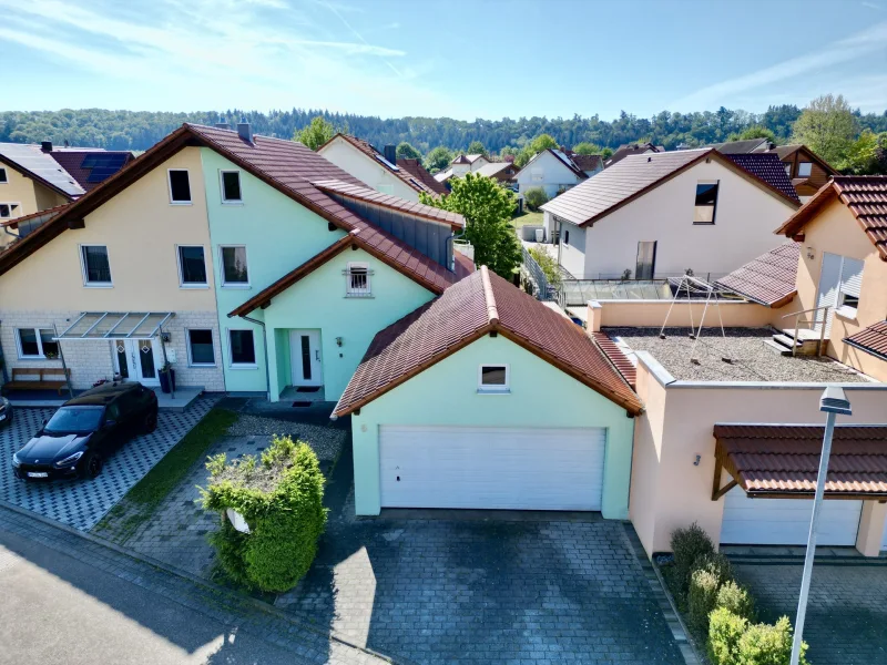 Übersicht - Haus kaufen in Zaberfeld - Modernes Zuhause mit Partyraum und Sauna - Hochwertige Doppelhaushälfte mit gepflegtem Grundstück