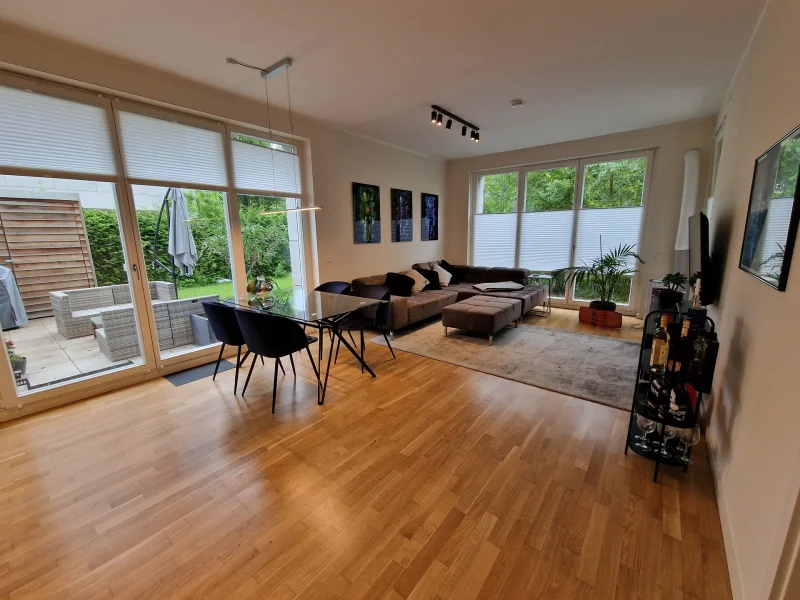 Wohnzimmer - Wohnung mieten in Berlin - Traumhaftes Wohnen mit Garten und moderner all inkl. Möblierung!