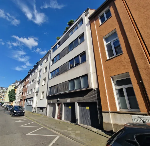 20240628_185012 - Wohnung kaufen in Düsseldorf - Betongold - Solide Rendite von 3 % in A-Lage von Düsseldorf!