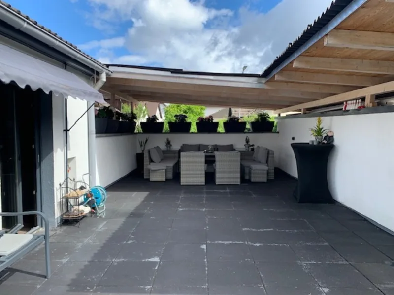 Überdachte Terrasse