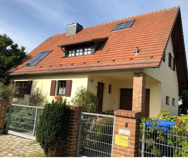 Hausansicht - Haus kaufen in Berlin - Attraktives Haus mit Sauna und Kamin Müggelheim