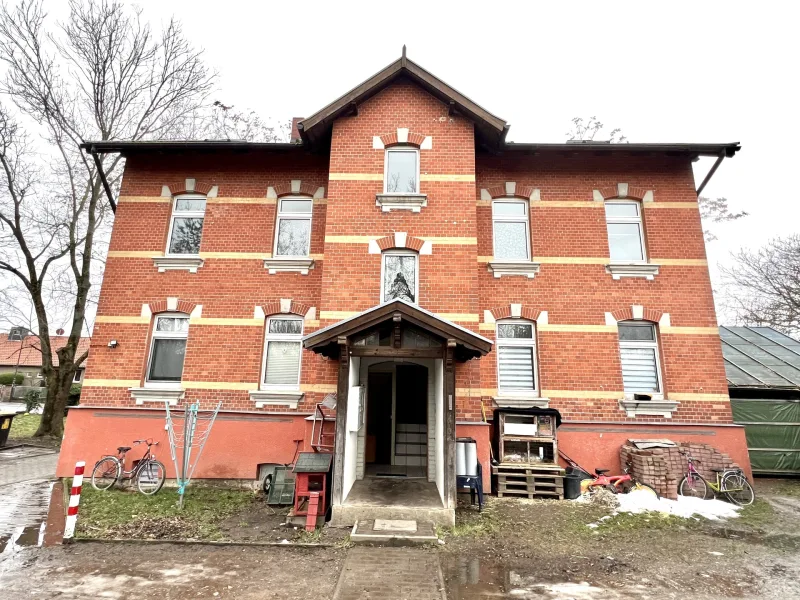  - Haus kaufen in Bad Lauchstädt - Modernes MFH mit 5 Parteien: Gute Raumaufteilung, helle Räume.