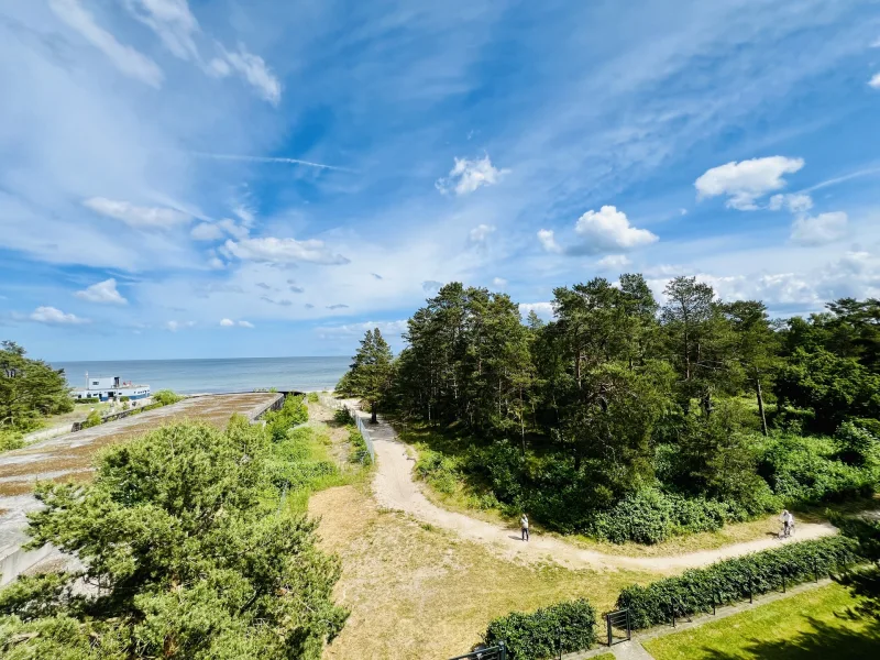 Balkonblick - Wohnung kaufen in Binz - Penthouse mit Meerblick & Dachterrasse mit Strandzugang