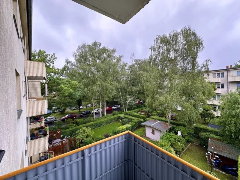 Ausblick 1 - Wohnung kaufen in Berlin - Sanierte Eigentumswohnung mit Balkon zum Erstbezug!