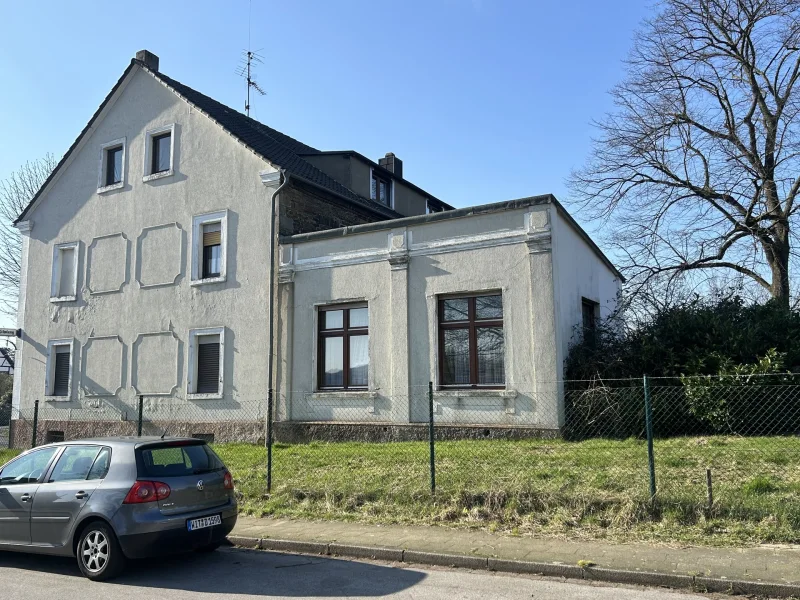 Außen Ansicht - Zinshaus/Renditeobjekt kaufen in Witten - Mehrfamilienhaus mit Umbaumöglichkeiten und attraktiven Mieteinnahmen