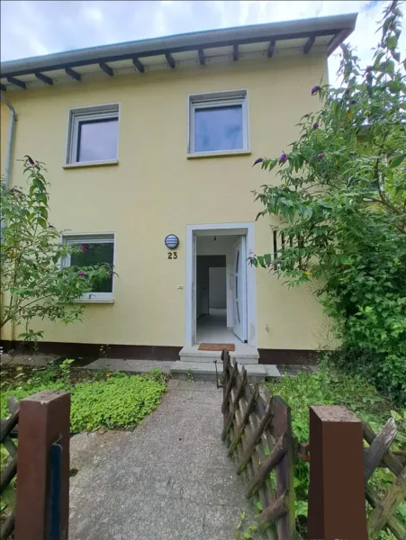 Haus_vorn - Haus kaufen in Mannheim - Wohnen in Käfertal – im eigenen Haus mit Garten