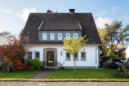 HausFront.jpg - Haus mieten in Duisburg - Von Privat: Wunderschönes Einfamilienhaus mit großem Garten in Villenviertel am Heidberg in DU-Süd