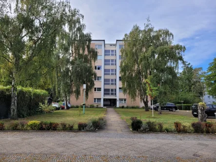 Straßenansicht - Wohnung kaufen in Berlin - Neubau Wohnung am Schillerpark