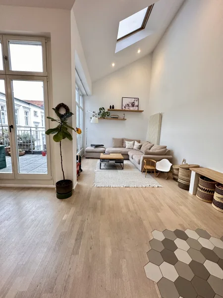 Wohnbereich 1 - Wohnung kaufen in Berlin - Exklusives Penthouse mit Südwestterrasse und atemberaubenden 5 Meter hohen Decken