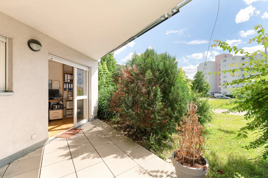 Terrasse EG - Wohnung kaufen in Leonberg - Charmante Maisonette-Wohnung mit Parkettboden, Terrasse & Balkon in Leonberg-Eltingen!