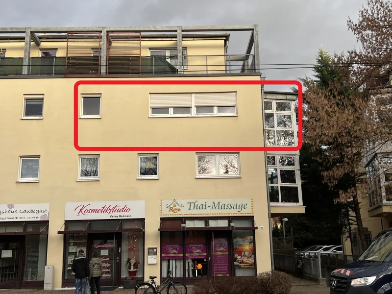 Vorderansicht-Haus - Wohnung kaufen in Dresden - Attraktive 2-Zi.-Wohnung mit Wintergarten & TG-Stellpl. - passend für Eigennutzer und Kapitalanleger