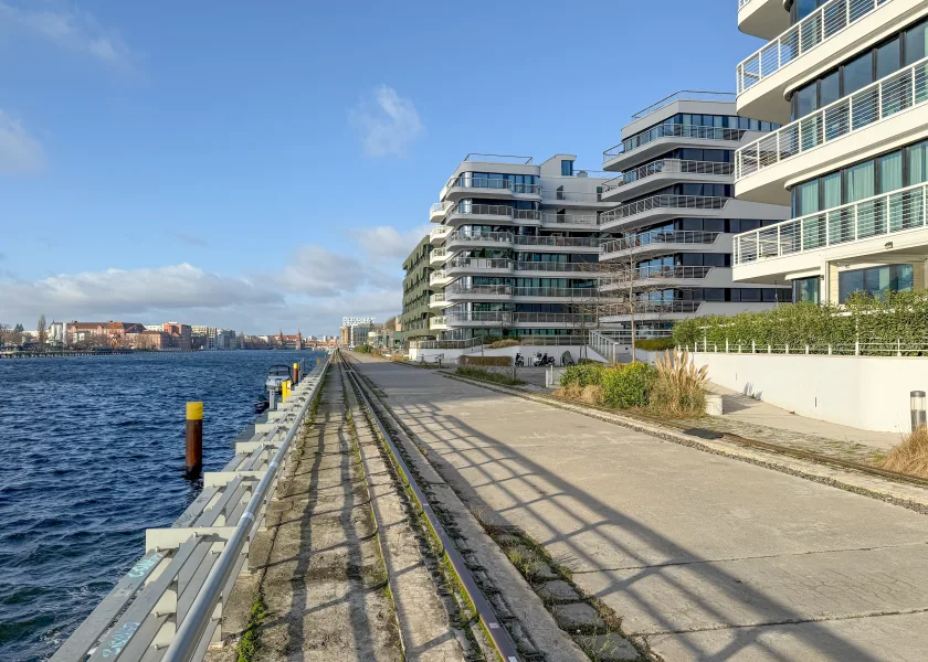 Umgebung - Wohnung kaufen in Berlin - Exklusive Neubauwohnung im prämierten WAVE mit Bootsanliegeplatz und Rooftop-Terrasse!