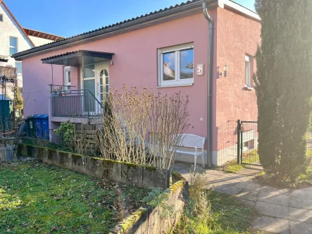 Vorderseite - Haus kaufen in Seeheim-Jugenheim - Wunderbarer Bungalow ruhig gelegen und doch mittendrin