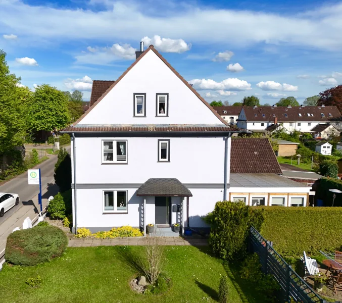 Außenansicht - Haus kaufen in Lübeck - Modernisiertes Haus mit viel Wohn- und Nutzfläche auf Erbpacht bis 2083