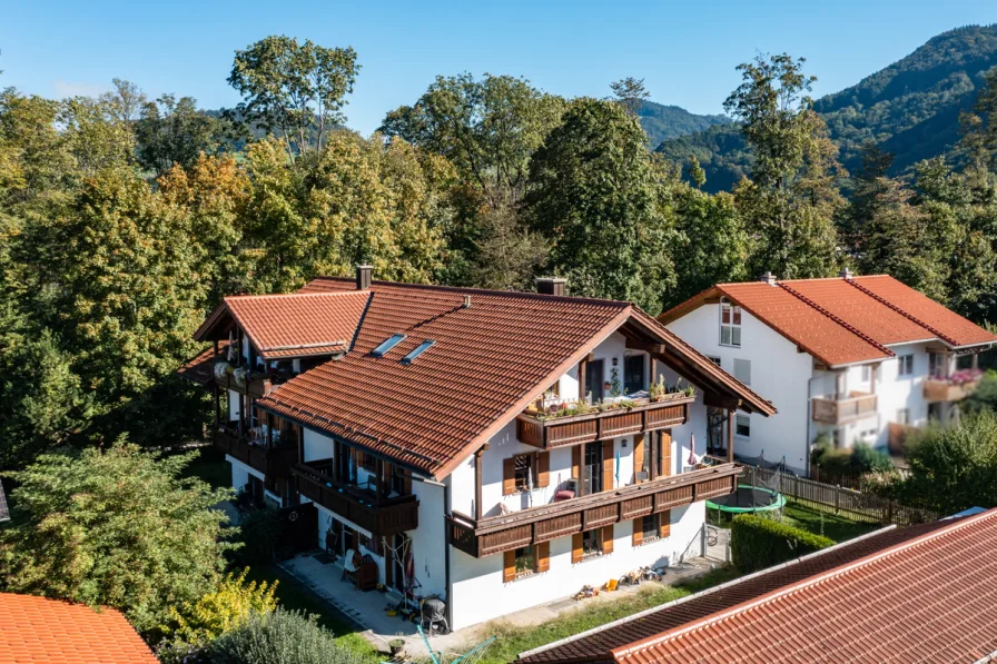 Außenansicht - Haus kaufen in Nußdorf am Inn - Mit neuer, nachhaltiger Pelletheizung:Gepflegtes Mehrfamilienhaus mit sechs Wohneinheiten