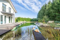 Zauberhafter Garten mit erfrischendem Schwimmteich