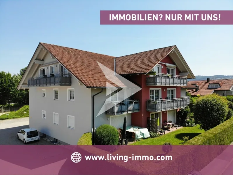 Außenansicht - Wohnung kaufen in Büchlberg - Dachgeschossidylle: Helle, teilrenovierte Wohnung mit Garage und zwei Balkonen in Siedlungslage