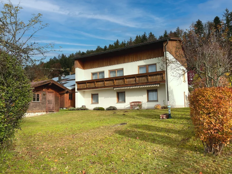 Außenansicht - Haus kaufen in Spiegelau - "Ihr Zuhause am Nationalpark: Geräumiges Einfamilienhaus mit Garage"
