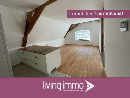 Vorlage Startbild Normal Logo und Fenster living immo Farbe-2 - Wohnung kaufen in Vilshofen an der Donau - Gemütliche 3-Zimmer-Maisonette-Wohnung mit Blick zur Donau im Zentrum in Vilshofen - Maisonette kaufen