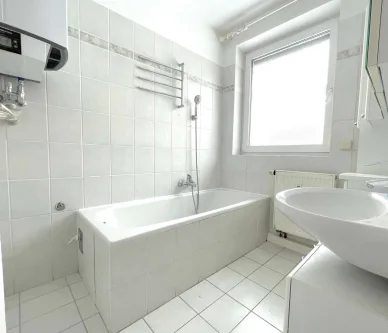 Badezimmer - Wohnung mieten in Fürstenzell - **Wohnung in Fürstenzell, 2. OG, Balkon, 1 Stellplatz**