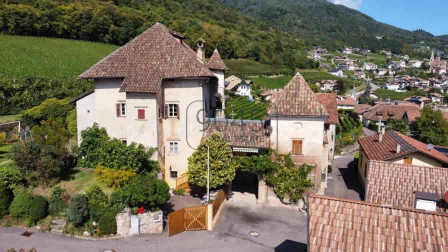 Historischer Ansitz mit Blick auf den Kalterer See - Südtirol - Haus kaufen in Kaltern - Historischer Ansitz mit Blick auf den Kalterer See - Südtirol