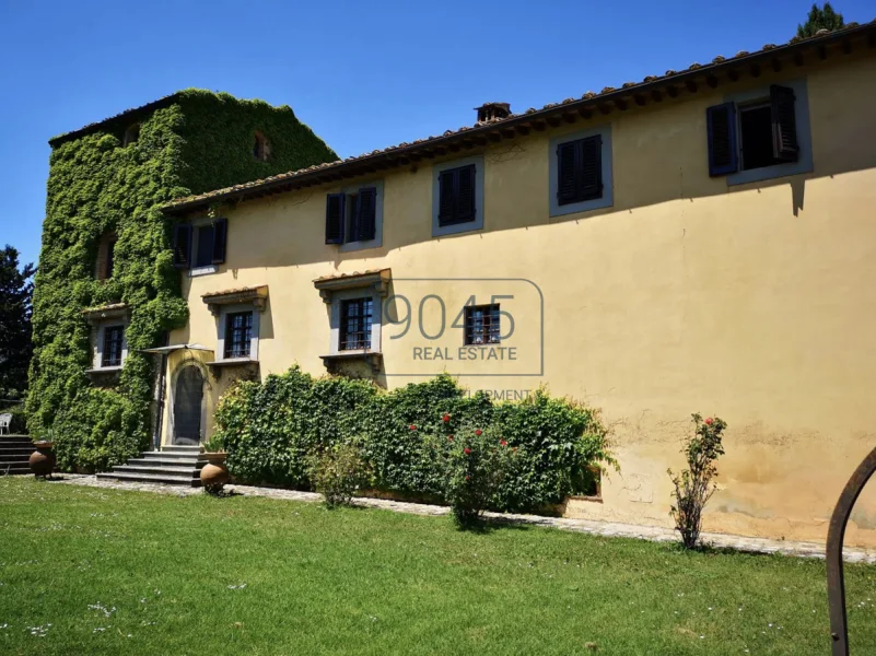 Schönes Anwesen inmitten von Weinbergen im Chianti in Tavernelle bei Montalcino - Toskana