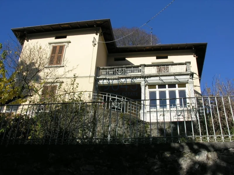 Historische Villa Liberty mit Seeblick und genehmigen Sanierungsprojekt in Lovere - Lago d'Iseo