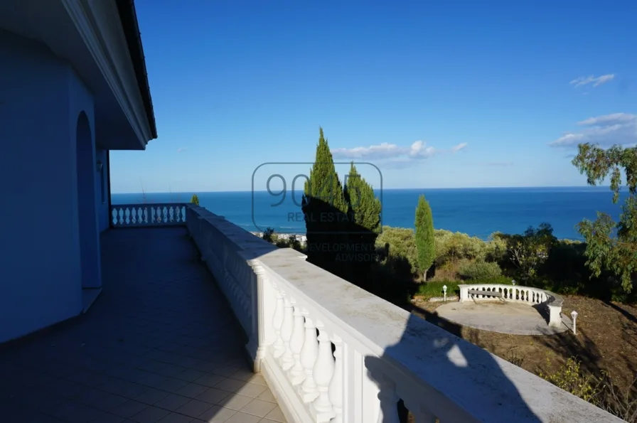 Herrschaftliche Villa mit atemberaubenden Meerblick in Roseto degli Abruzzi - Abruzzen