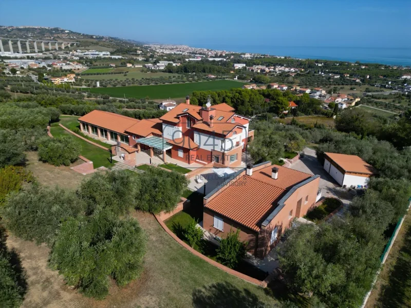 Exclusive Villa mit Schwimmbad und Meerblick in Giulianova - Abruzzen