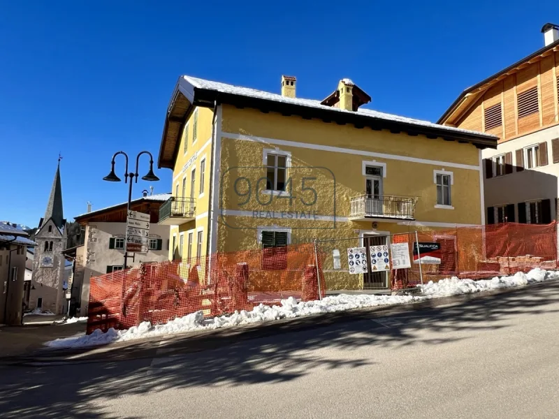 Historisches Gebäude am Mendelpass in Ruffré - Trentino / Südtirol