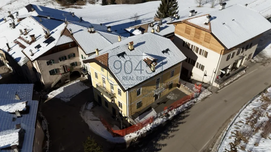 Historisches Gebäude am Mendelpass in Ruffré - Trentino / Südtirol