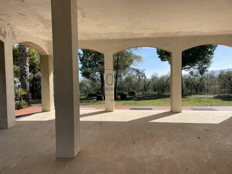 Villa mit Olivenhain und schönem Meerblick in Monteprandone - Marken