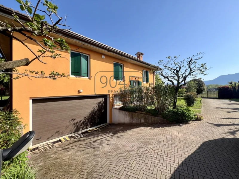 Ferienhaus mit Pool und Baureserve in Costermano del Garda - Gardasee