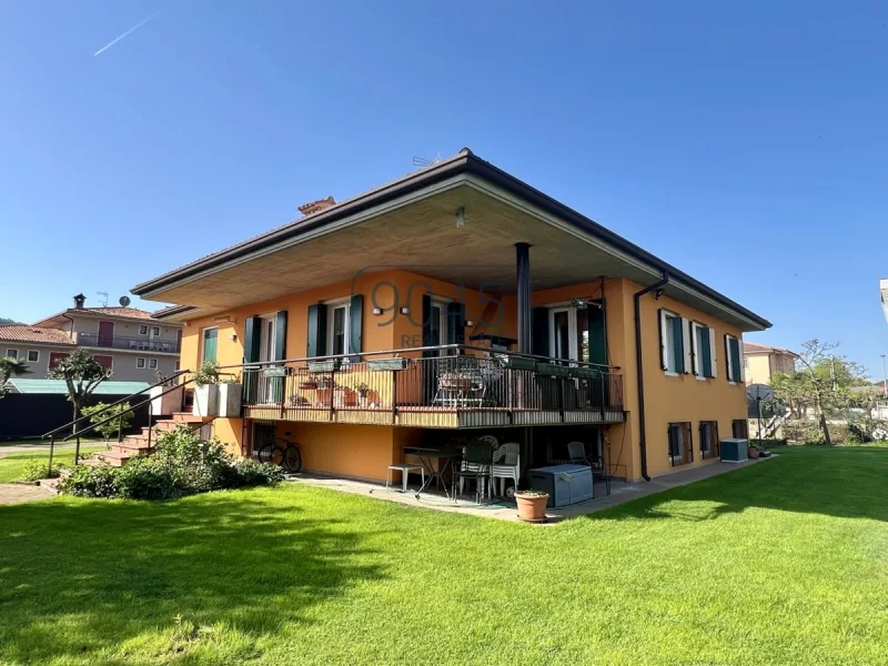 Ferienhaus mit Pool und Baureserve in Costermano del Garda - Gardasee