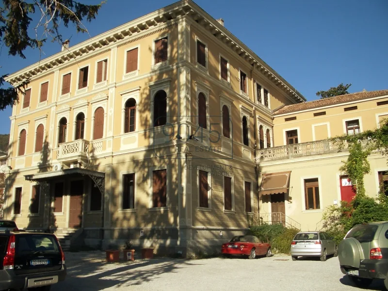 Historische Villa in excellenter Lage im Herzen von Vittorio Veneto - Venetien - Haus kaufen in Vittorio Veneto - Investitionsmöglichkeit: Historische Villa in excellenter Lage im Herzen von Vittorio Veneto - Venetien