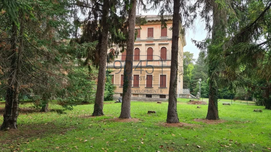 Historische Villa in excellenter Lage im Herzen von Vittorio Veneto - Venetien