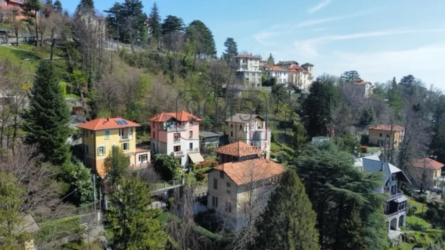 Historisch restaurierte Villa in Brunate am Comer See - Lombardei