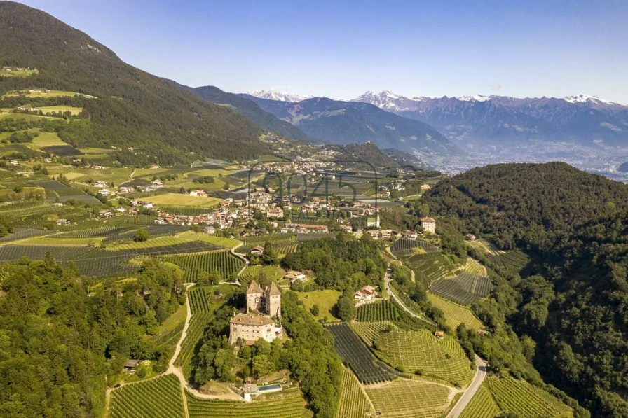 Secret Sale: Idyllischer Bauernhof für Pferde im Meraner Land in Südtirol - Haus kaufen in Tisens - Secret Sale: Idyllischer Bauernhof für Pferde im Meraner Land in Südtirol