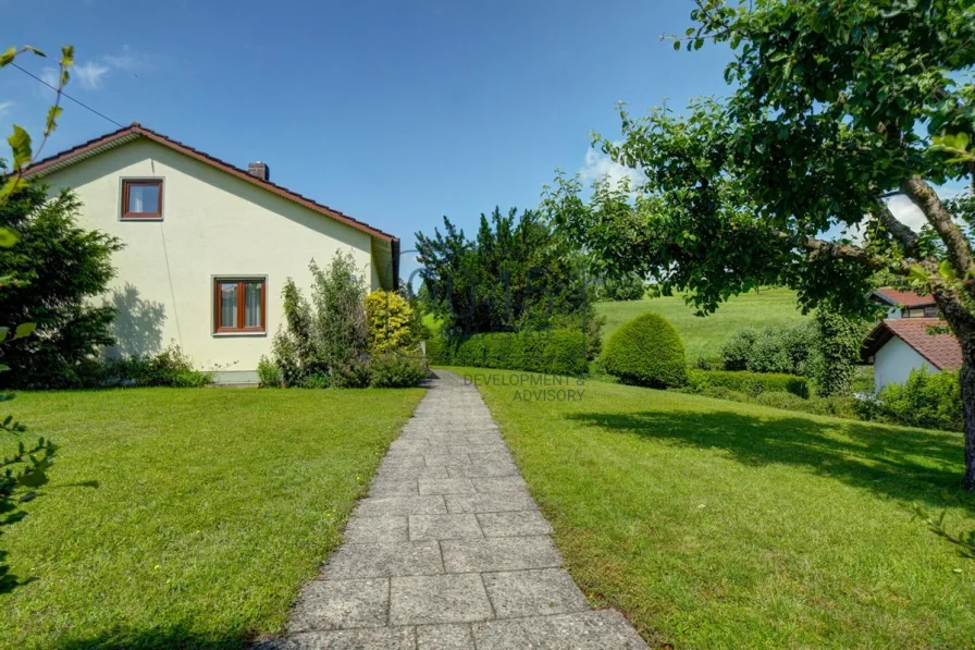 Familienfreundliches Einfamilienhaus mit Garten und Garage in Reichertsheim