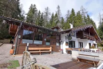 Berghütte mit Restaurant und B&B in den Dolomiten in Ville di Fiemme - Trentino