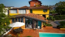 Anwesen mit 5 Wohneinheiten und Pool in ruhiger Lage in Peschiera del Garda - Gardasee