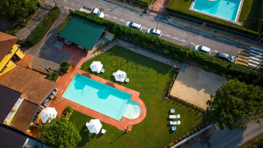 Anwesen mit 5 Wohneinheiten und Pool in ruhiger Lage in Peschiera del Garda - Gardasee