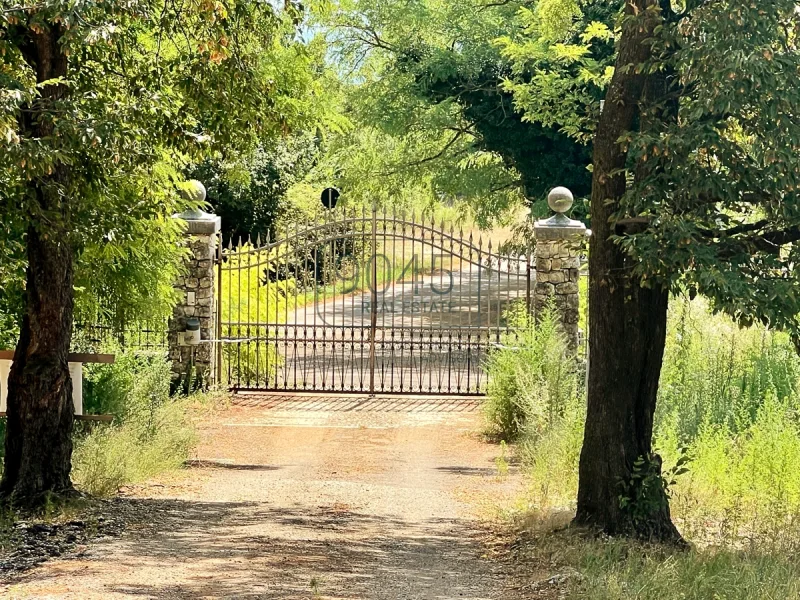 Secret Sale: Landgut mit 105 ha mit Blick auf die Stadt Verona - Gardasee - Haus kaufen in Verona - Secret Sale: Landgut mit 105 ha mit Blick auf die Stadt Verona - Gardasee